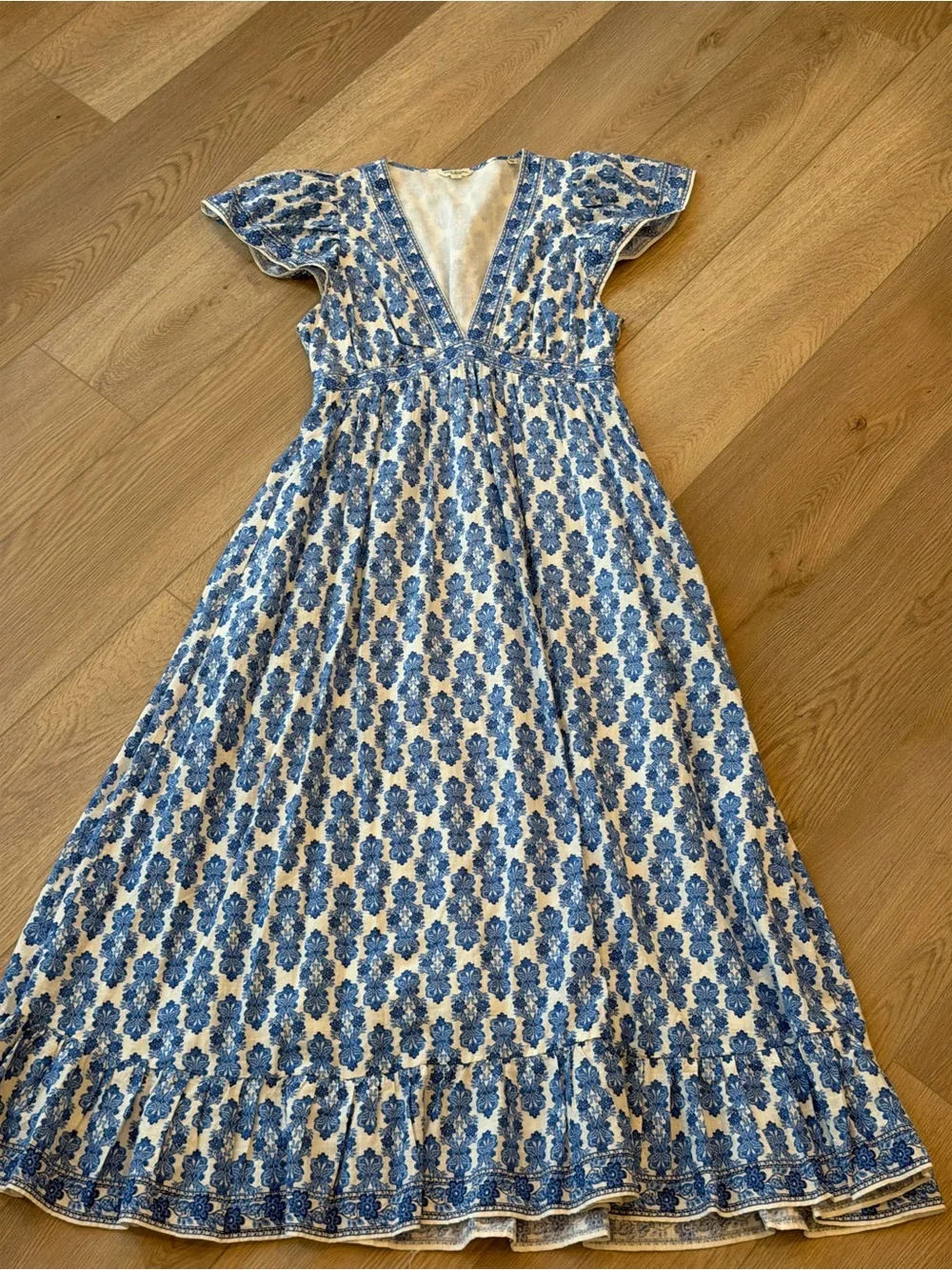 Max Studio London Blue White Floral Boho Maxi Dress V Neck Flutter Sleeve M